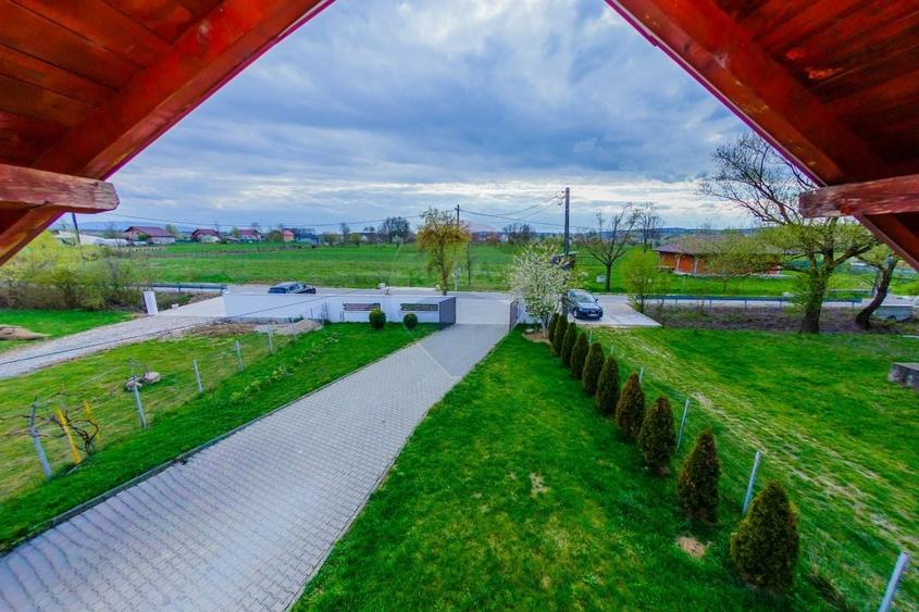 Casă individuală cu 4 camere cu Teren 2900 Mp în Colțirea