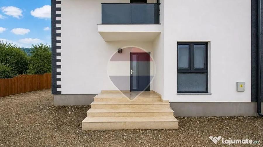 Casă cu 5 camere cu Teren 350 Mp în Bunloc