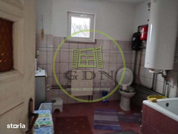 Casă cu 6 camere cu Teren 2200 Mp în Cerașu