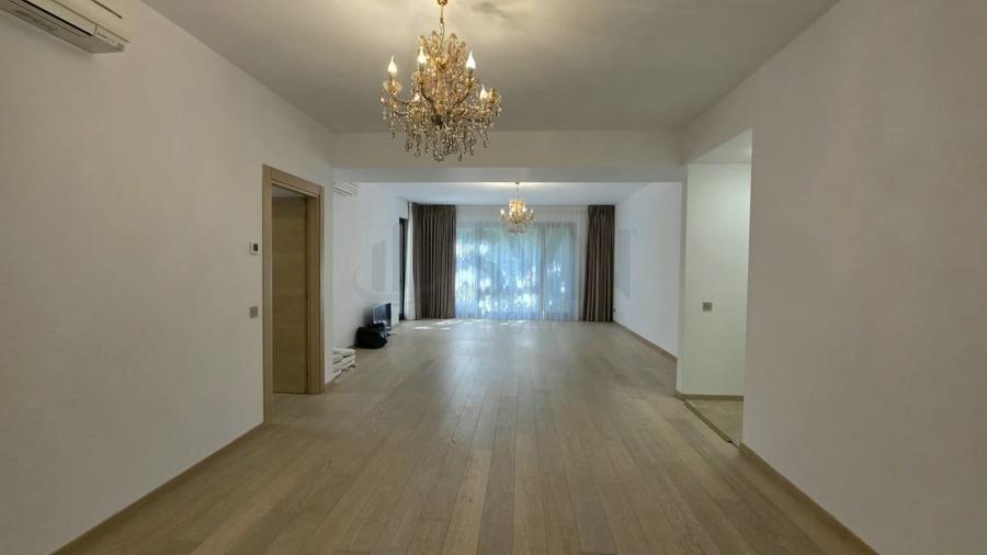Apartament cu 3 camere semidecomandat în Grădina Icoanei