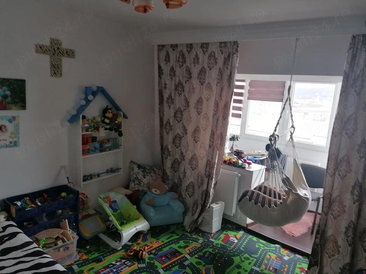 Apartament cu 4 camere decomandat în Dacia