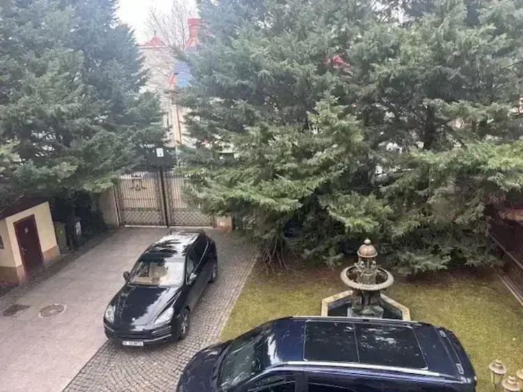 Casă cu 12 camere cu Piscina în Unirii