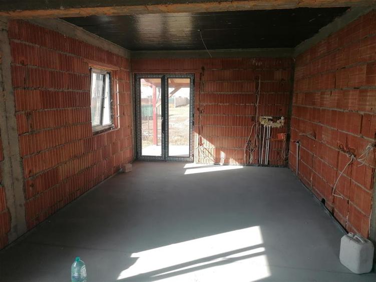 Casă cu 3 camere cu Teren 200 Mp în Exterior Nord