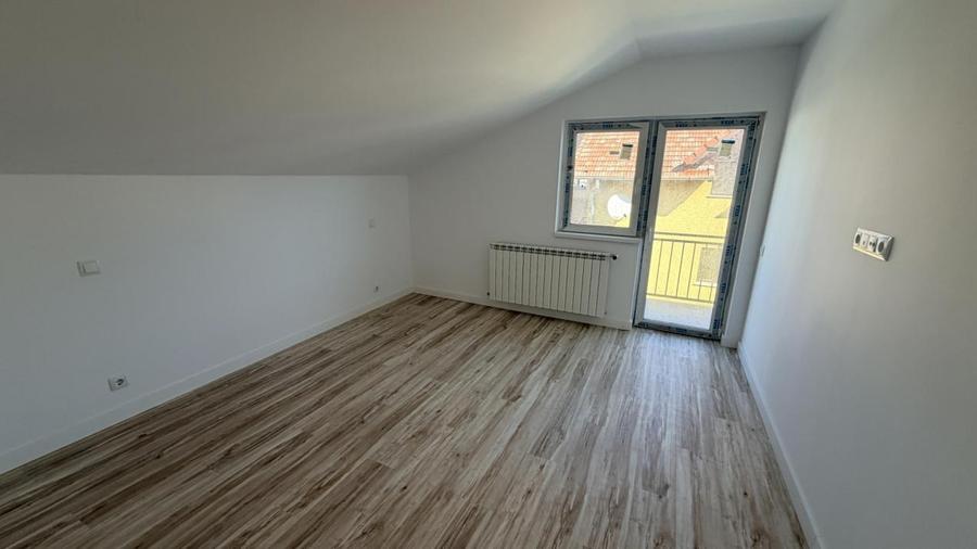 Casă cu 5 camere cu Teren 300 Mp în Tineretului