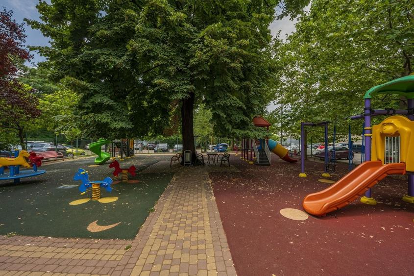 Apartament cu 2 camere semidecomandat, mobilat în Baba Novac