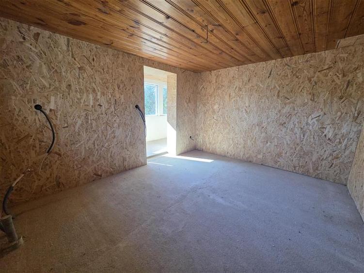 Casă individuală cu 2 camere cu Teren 324.70001220703 Mp în Periferie