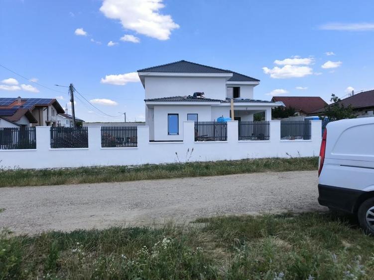 Casă cu 4 camere în Sânmartin