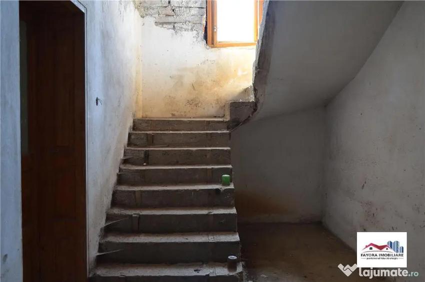 Casă cu 6 camere cu Teren 550 Mp în Târnăveni