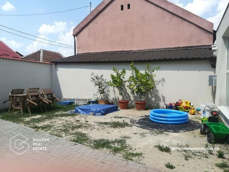 Casă cu Canalizare în Intim