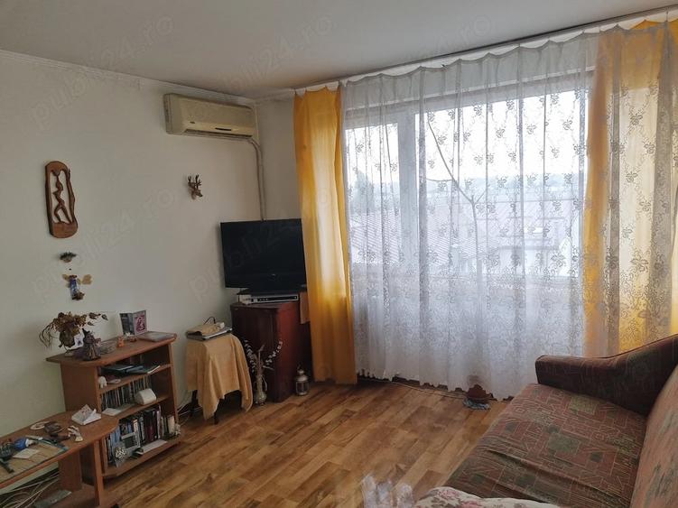 Apartament cu 3 camere semidecomandat în Ștefan cel Mare