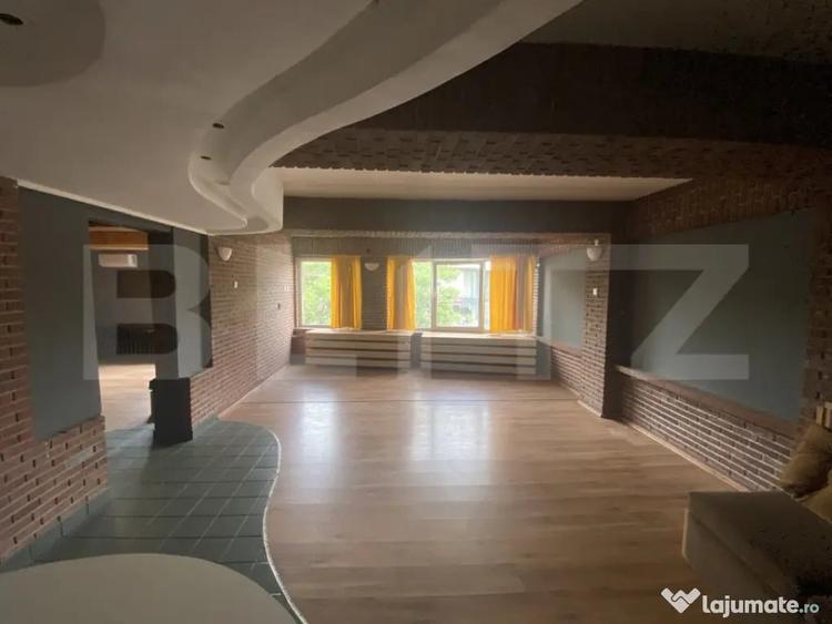 Spațiu comercial, de 377 mp, în 1 Mai