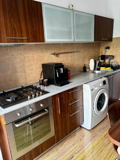 Apartament cu 3 camere decomandat, mobilat în Berceni
