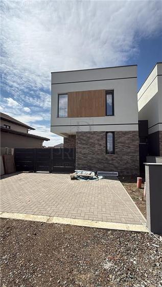 Duplex cu 5 camere cu Teren 350 Mp în Moșnița Nouă