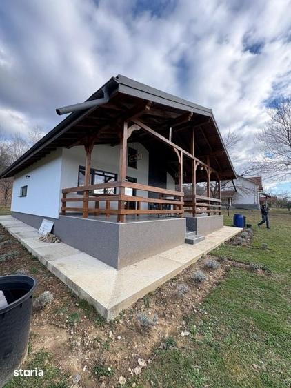 Casă cu 4 camere cu Teren 1700 Mp în Podul Corbului