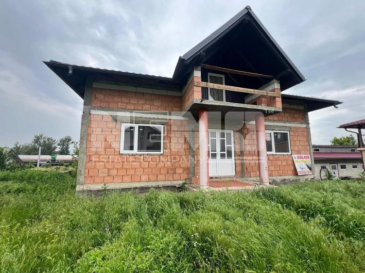 Casă individuală cu 6 camere cu Canalizare în Dornești