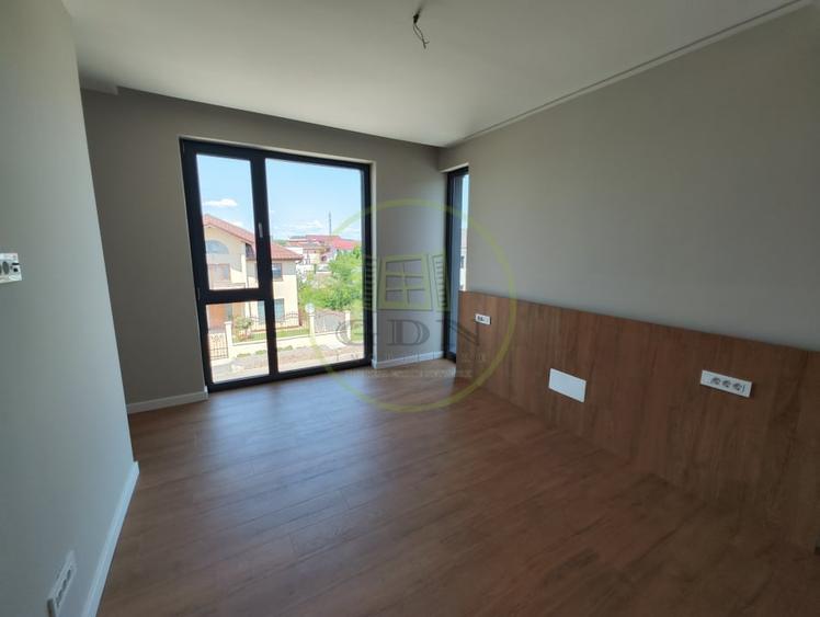 Casă individuală cu 4 camere cu Canalizare în Romanești