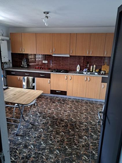 Casă cu 4 camere cu Teren 303 Mp în Bascov