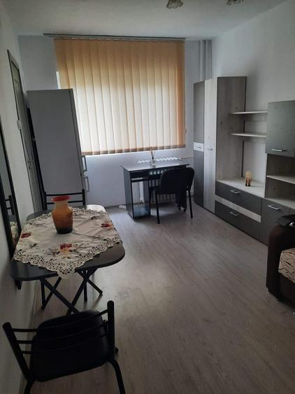 Garsonieră decomandată în Răscruci