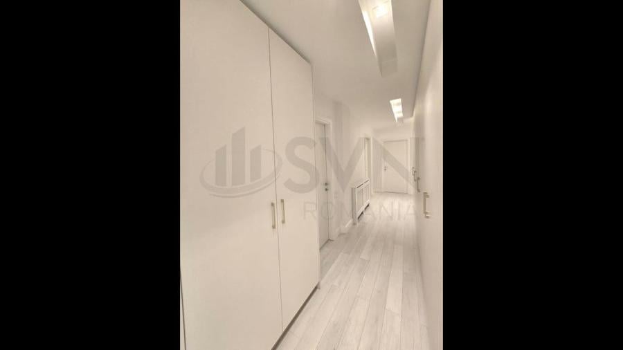 Apartament cu 5 camere decomandat în Central
