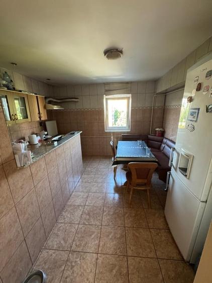 Apartament cu 3 camere decomandat, mobilat în Craiovița Nouă