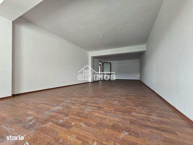 Spațiu comercial, de 380 mp, în Izvoarele