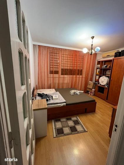 Apartament cu 3 camere decomandat în Cornișa