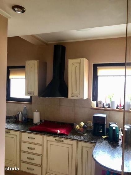 Casă cu 5 camere cu Teren 320 Mp în Vatra Luminoasă
