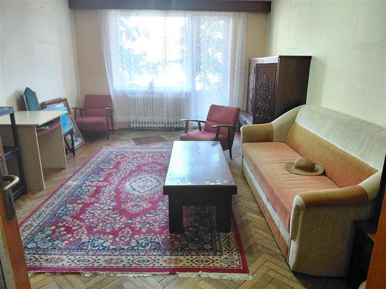 Apartament cu 3 camere decomandat în Săsar