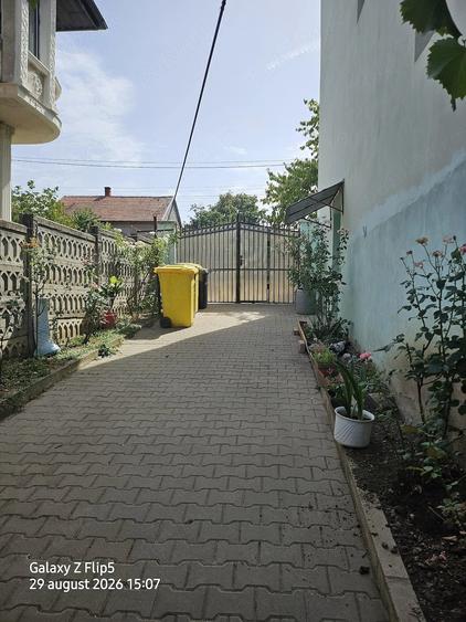 Casă cu 6 camere cu Teren 400 Mp în Central
