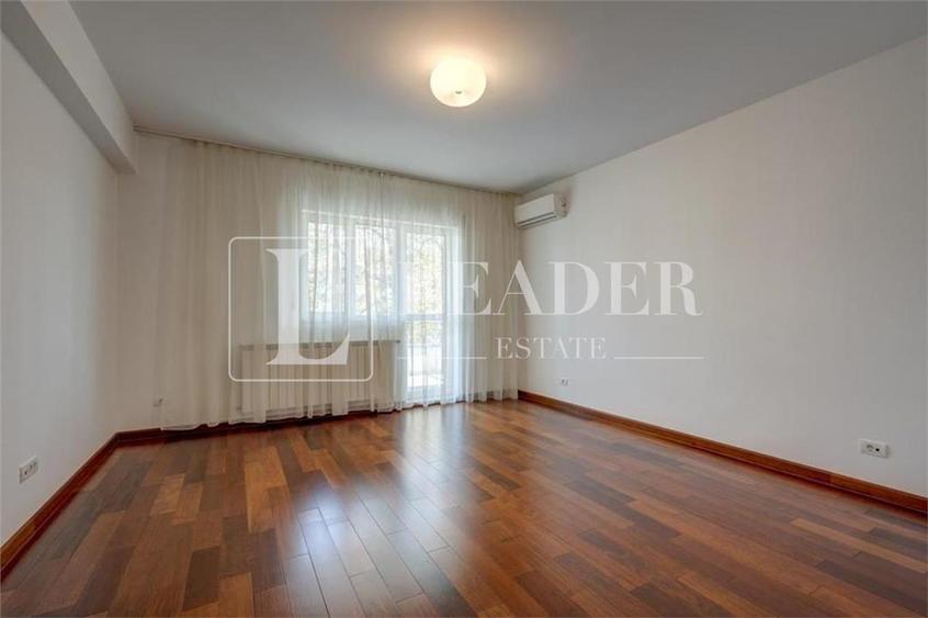 Apartament cu 4 camere semidecomandat, mobilat în Dacia