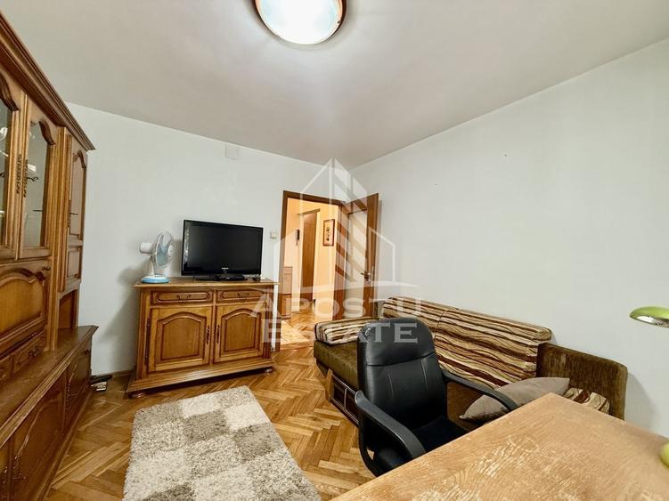 Apartament cu 3 camere semidecomandat, mobilat în Olimpia-Stadion