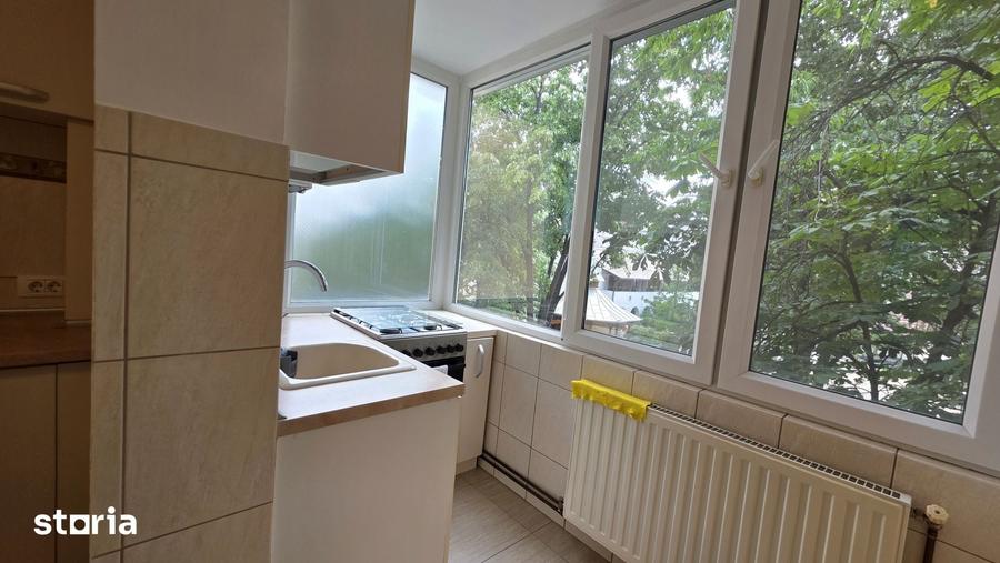 Apartament cu 3 camere decomandat în Lipovei
