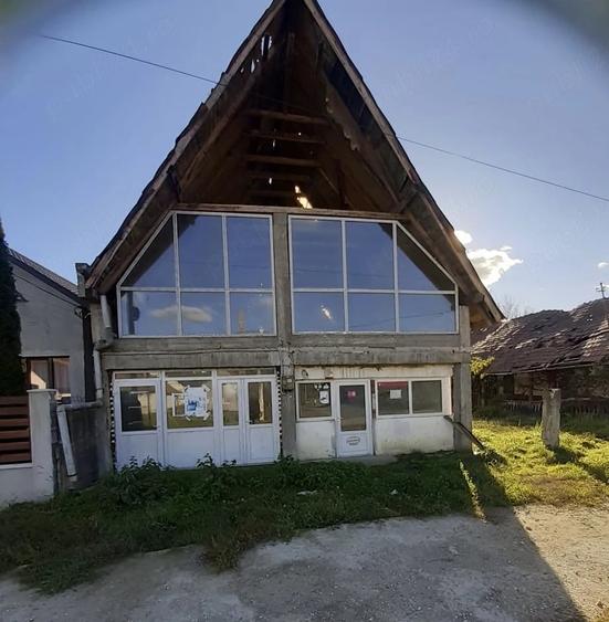 Casă cu Teren 500 Mp în Central