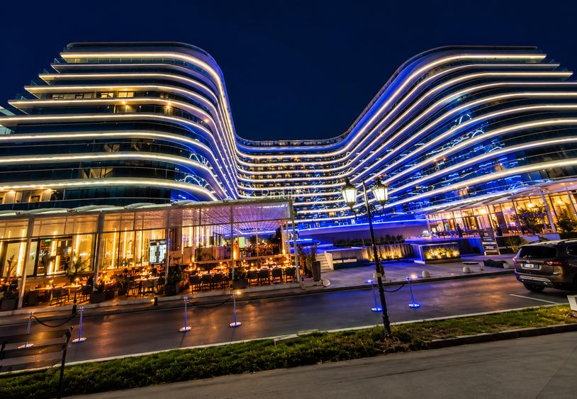 🏡 DE VÂNZARE – STUDIO WHITE TITANIC | MAMAIA NORD | PRIMA LINIE LA MARE | 45 MP