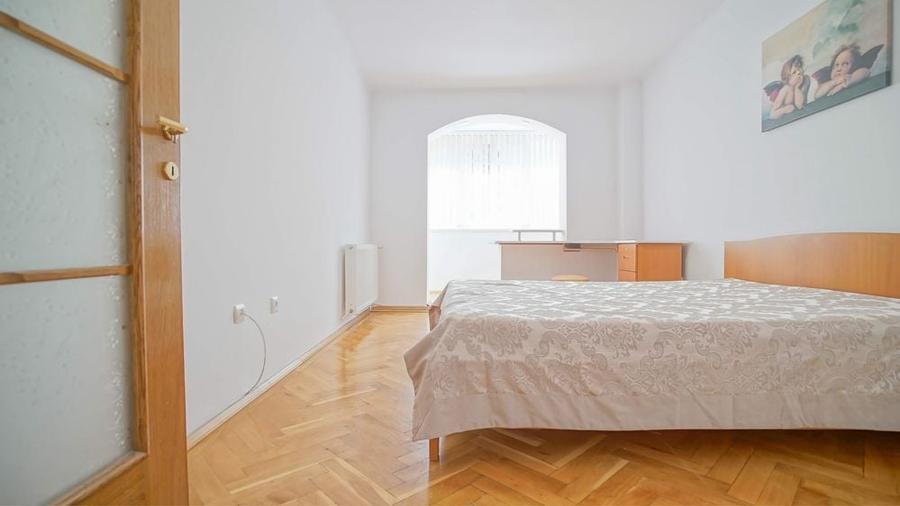 Apartament cu 3 camere decomandat în Drumul Carului