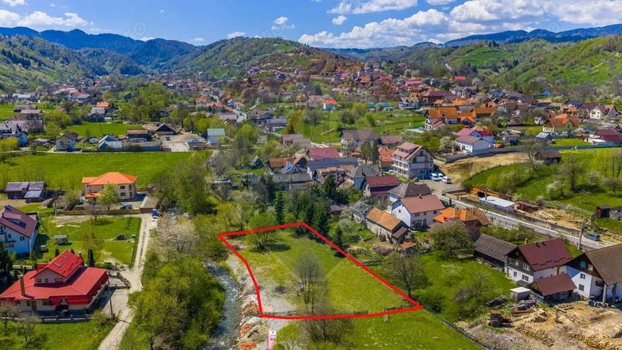 Teren de 1805 mp, în Moieciu