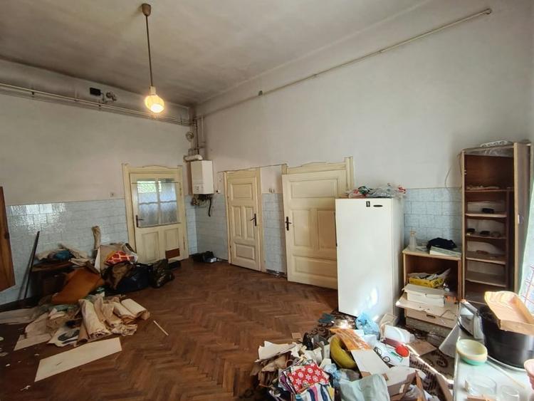 Casă individuală cu 5 camere cu Canalizare în Orașul Vechi