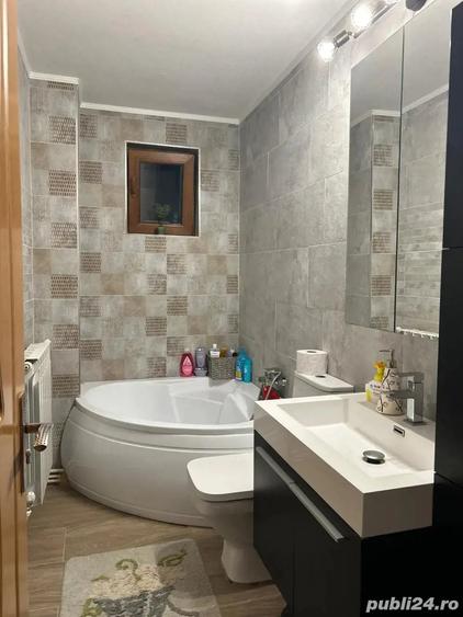 Apartament cu 3 camere decomandat în 1 Decembrie