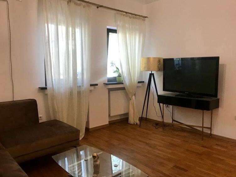 Apartament cu 2 camere semidecomandat, mobilat în Calea Victoriei