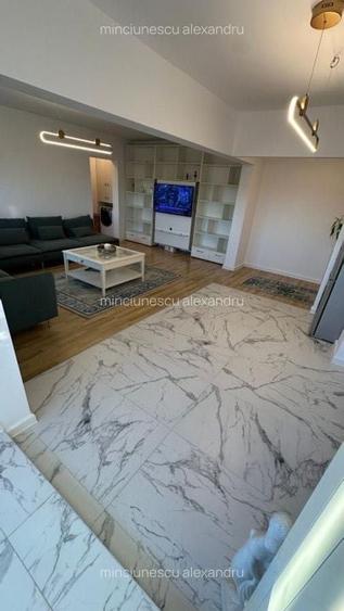 Apartament cu 3 camere semidecomandat în Exterior Vest