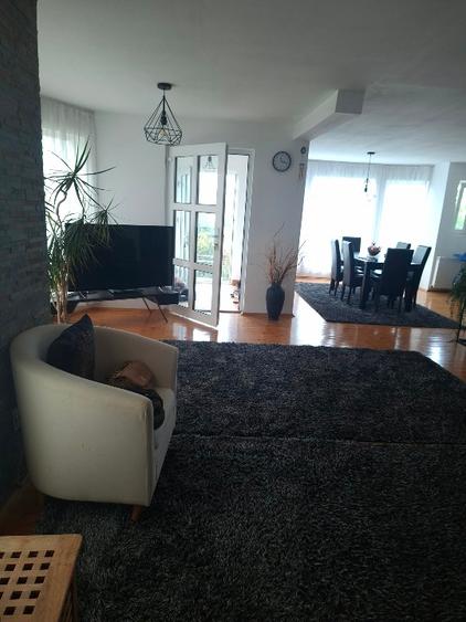 Casă individuală cu 5 camere cu Teren 1070 Mp în Corunca