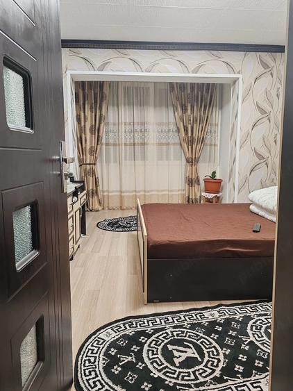 Apartament cu 4 camere semidecomandat în Central