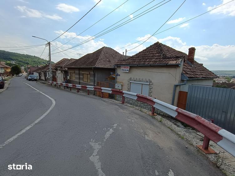 Casă cu 2 camere cu Teren 300 Mp în Central