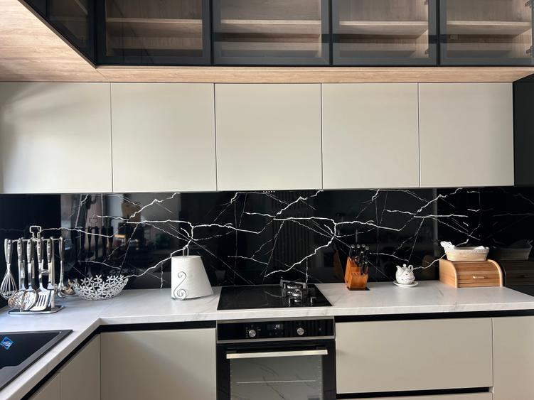 Apartament cu 4 camere decomandat, mobilat în Capitale