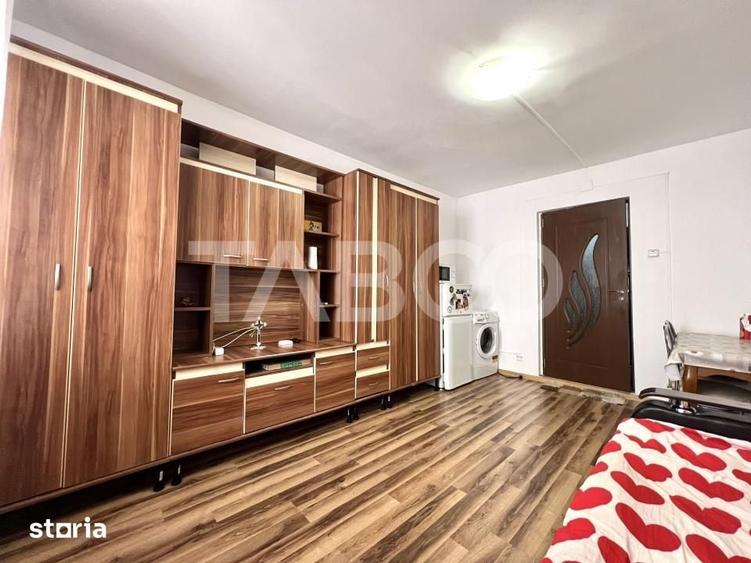 Garsonieră decomandată în Iris