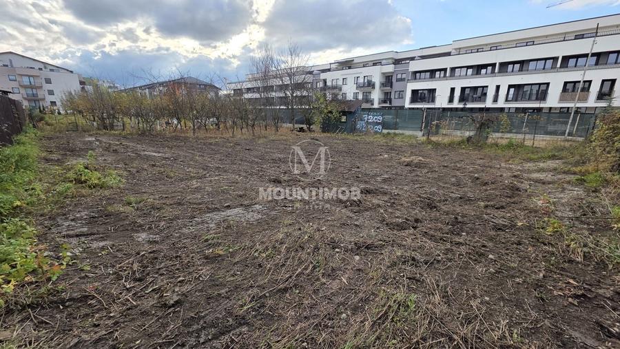 Teren Construcții intravilan de 522 mp, în Tractorul