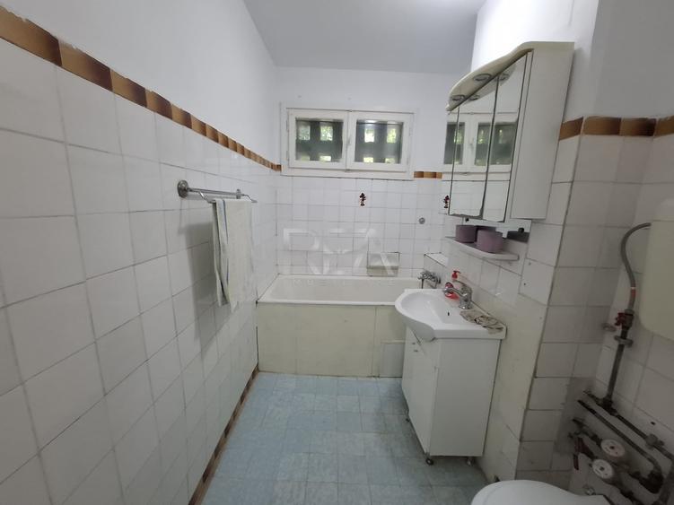 Apartament cu 3 camere semidecomandat în Apusului