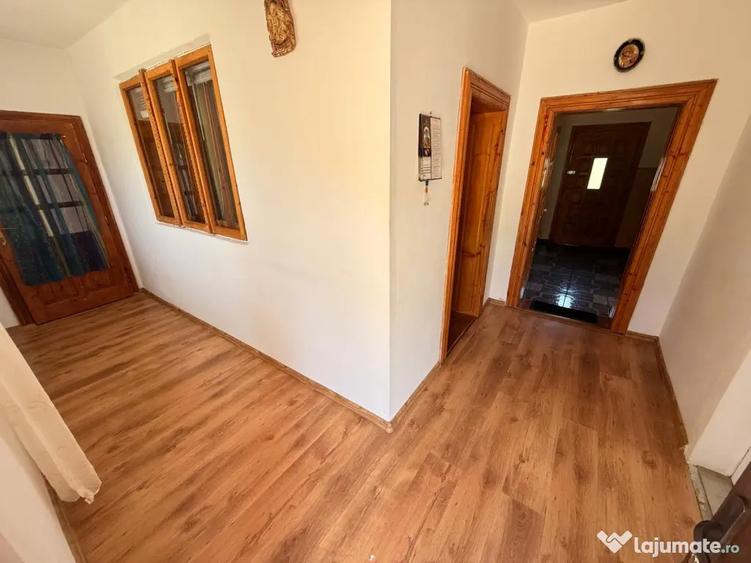 Casă cu 5 camere cu Teren 2146 Mp în Lerești