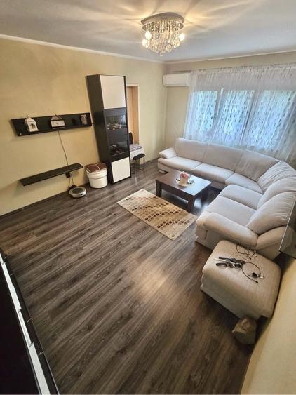 Apartament cu 4 camere decomandat în Central