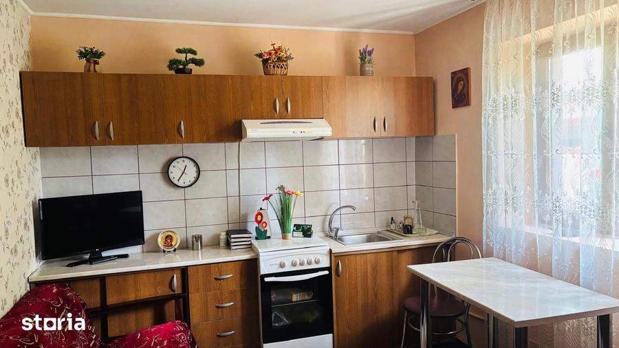 Casă cu 3 camere decomandat cu Teren 768 Mp în Exterior Vest